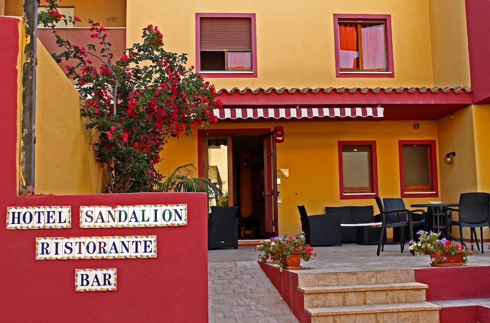 Hotel Sandalion Santa Teresa Gallura Exteriör bild