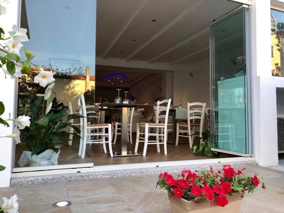 Hotel Sandalion Santa Teresa Gallura Exteriör bild